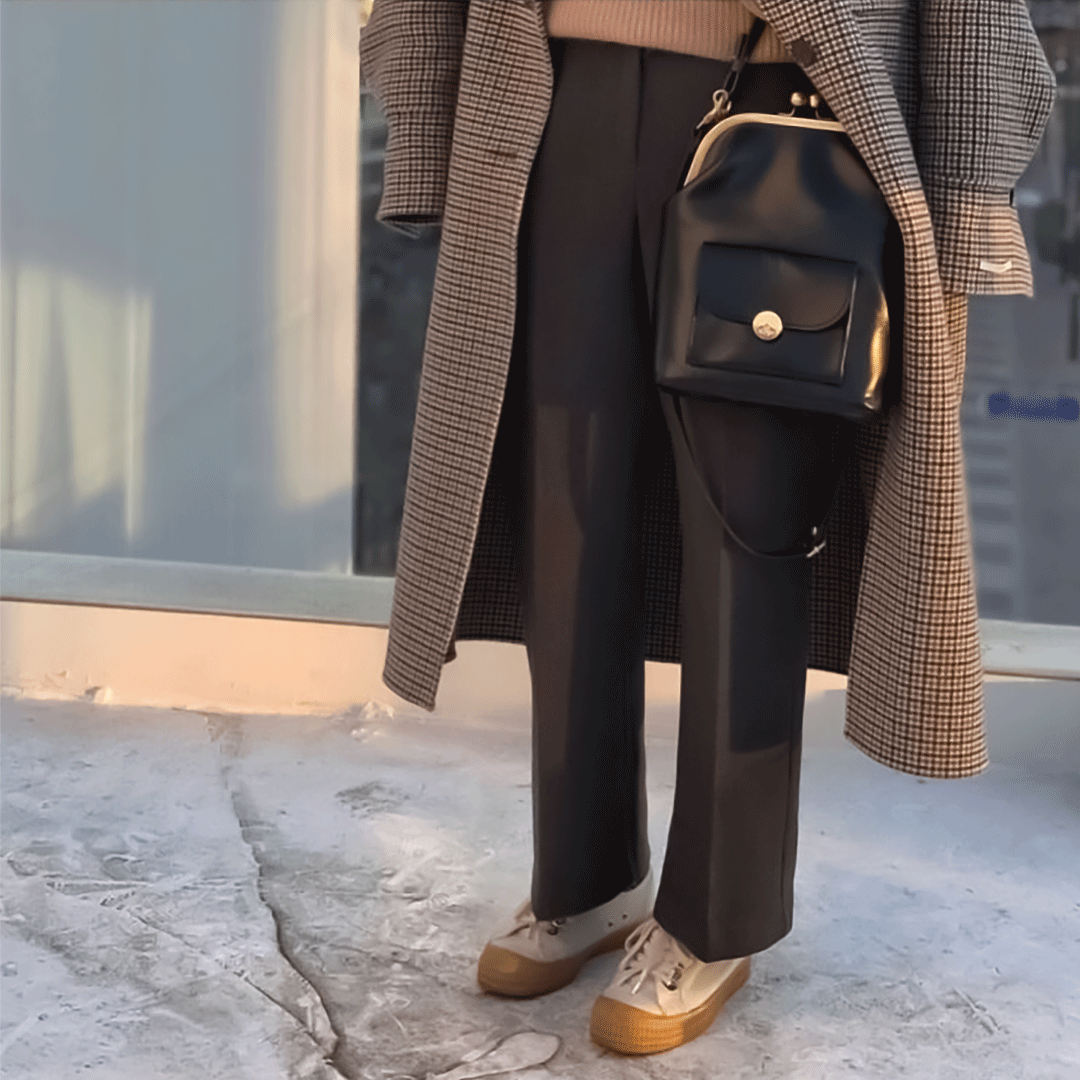 Vintage Kiss-Lock Bag – Retro Chic Essential