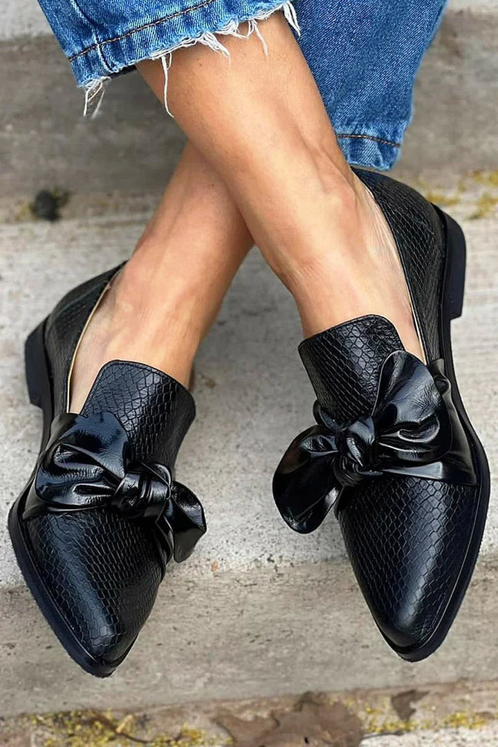 MARILYN | BLACK LOAFER WITH SHINY BOW