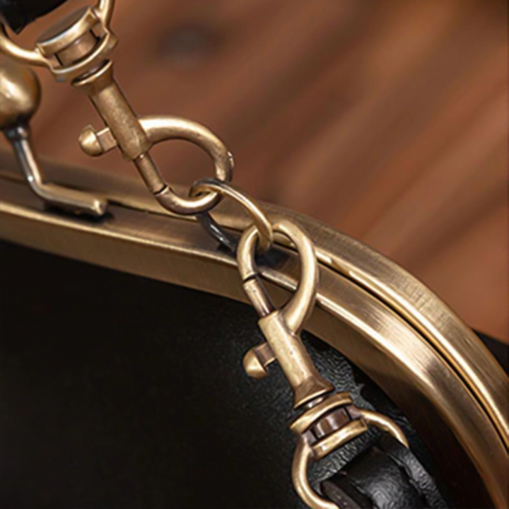 VINTAGE KISS-LOCK BAG – RETRO CHIC ESSENTIAL