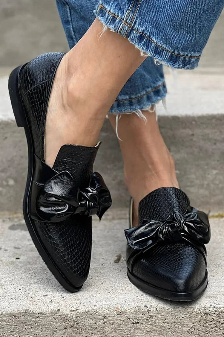 MARILYN | BLACK LOAFER WITH SHINY BOW