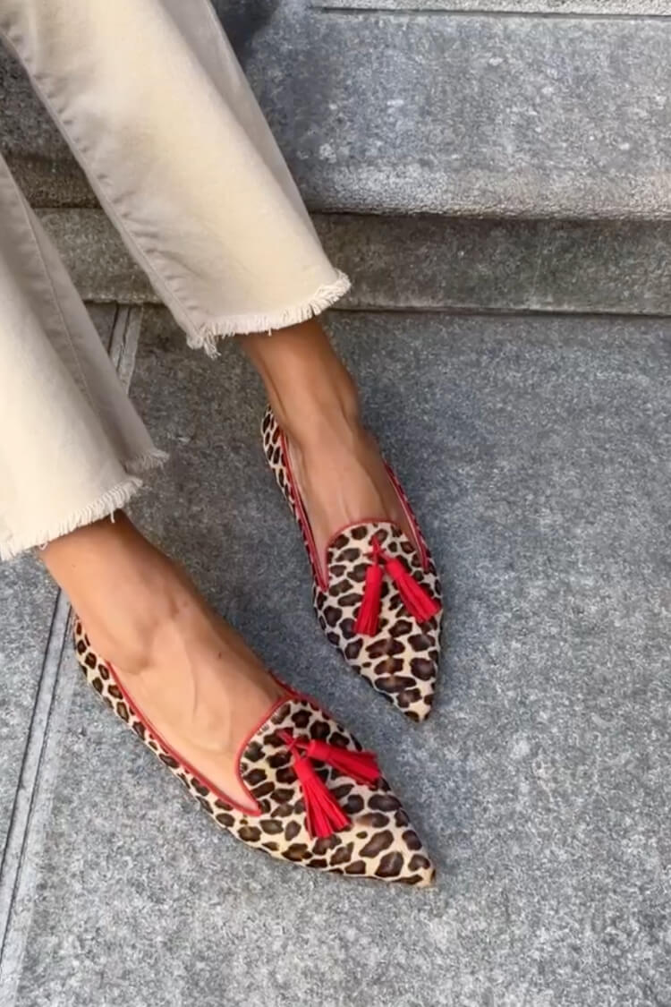 ROXIE | POINTED LOAFER WITH RED TASSELS
