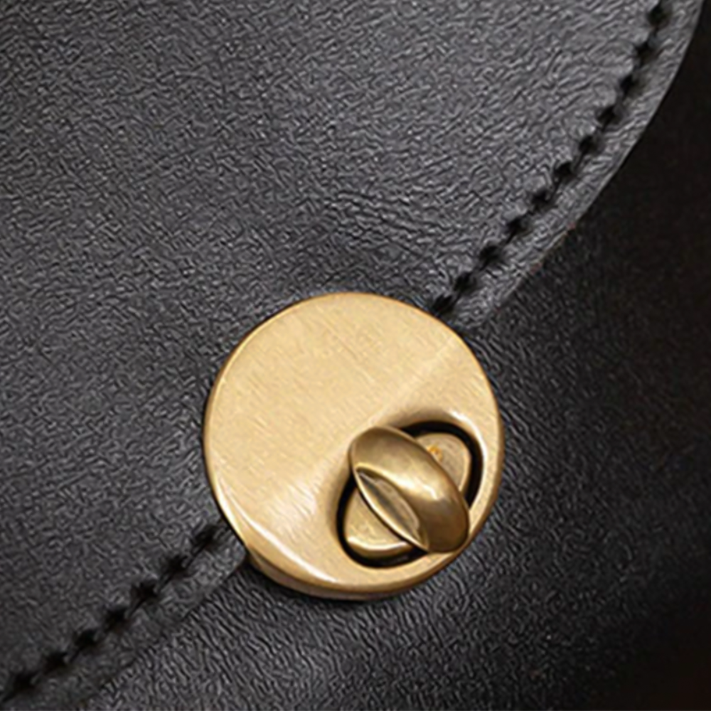 Vintage Kiss-Lock Bag – Retro Chic Essential