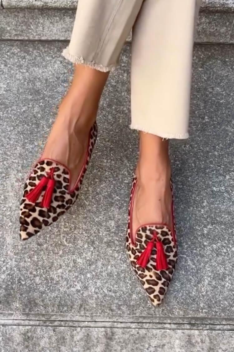ROXIE | POINTED LOAFER WITH RED TASSELS