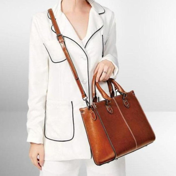 CLASSIC ELEGANT TOTE – FUNCTIONAL & TIMELESS