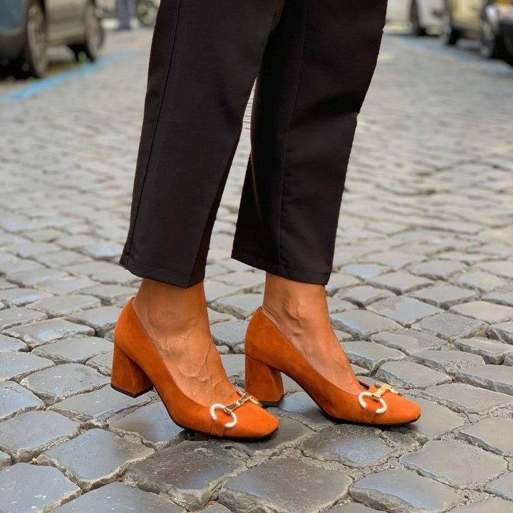 MALLORY | ELEGANT PUMPS WITH GOLD DETAIL